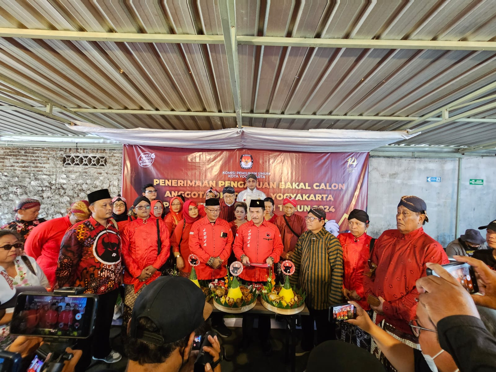 Bergerak terus tanpa henti, membuang yang jelek, membangun yang baik.
